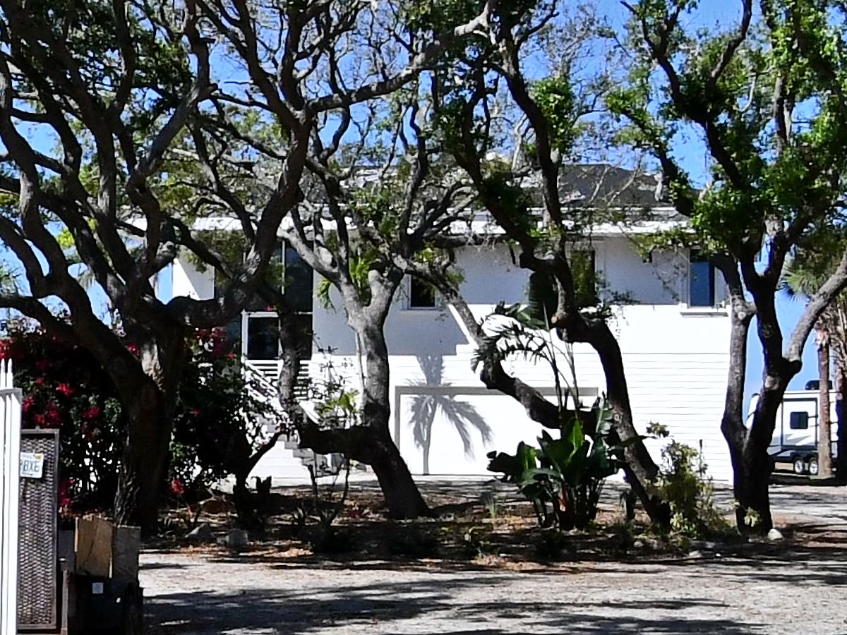3-bed single family at 7440 MANASOTA KEY RD, Sarasota County FL — foreclosure auction