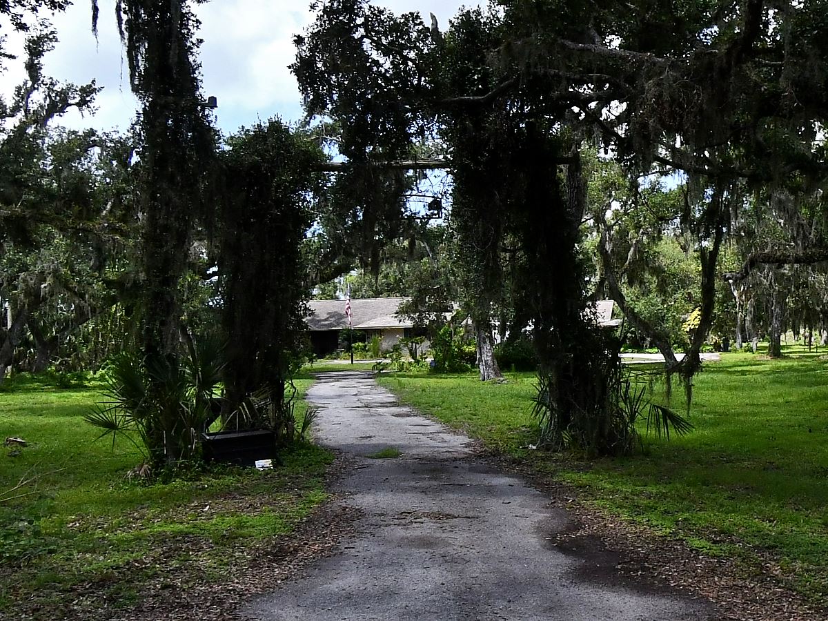 4-bed single family at 5850 VANDERIPE RD, Sarasota County FL — foreclosure auction