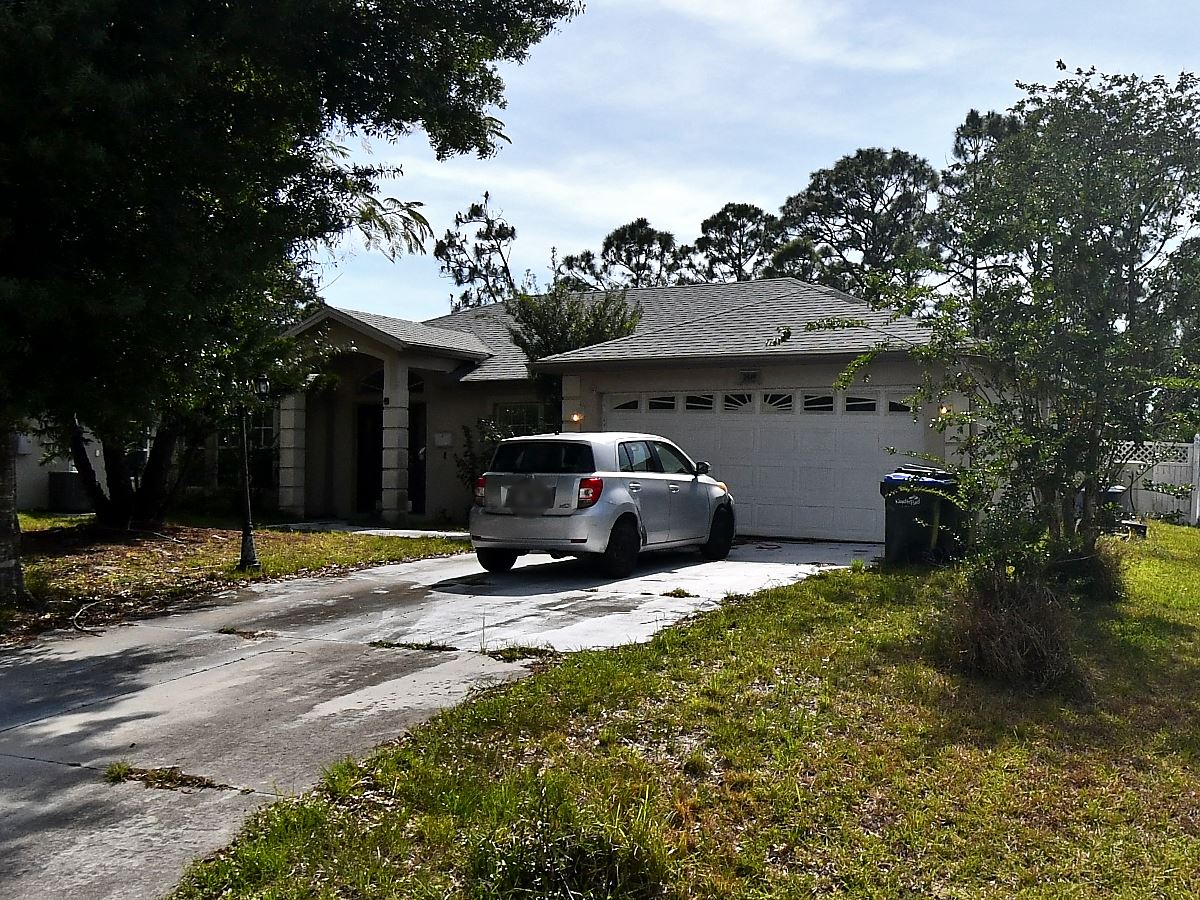 3-bed single family at 2449 DE VORE ST, Sarasota County FL — foreclosure auction