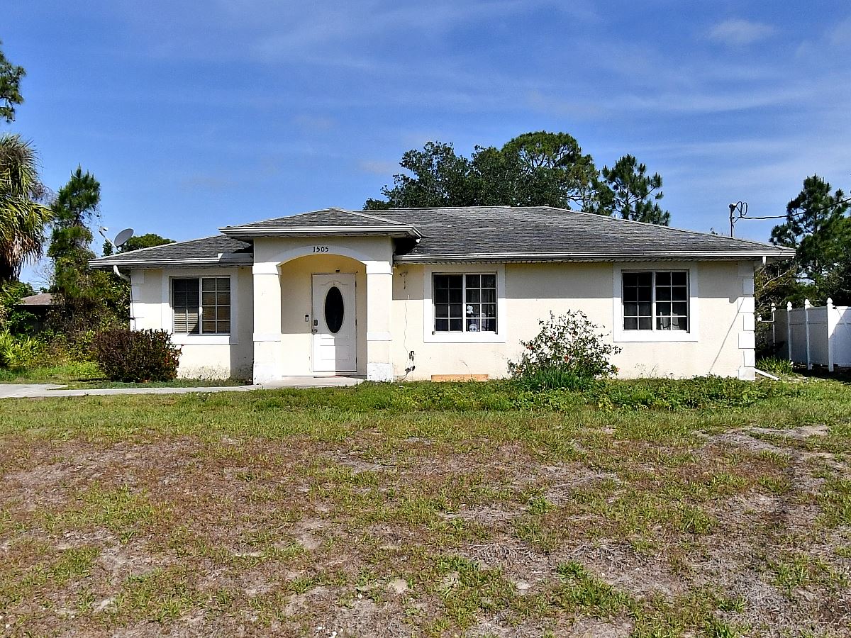 2-bed single family at 1505 RIVAL TER, Sarasota County FL — foreclosure auction