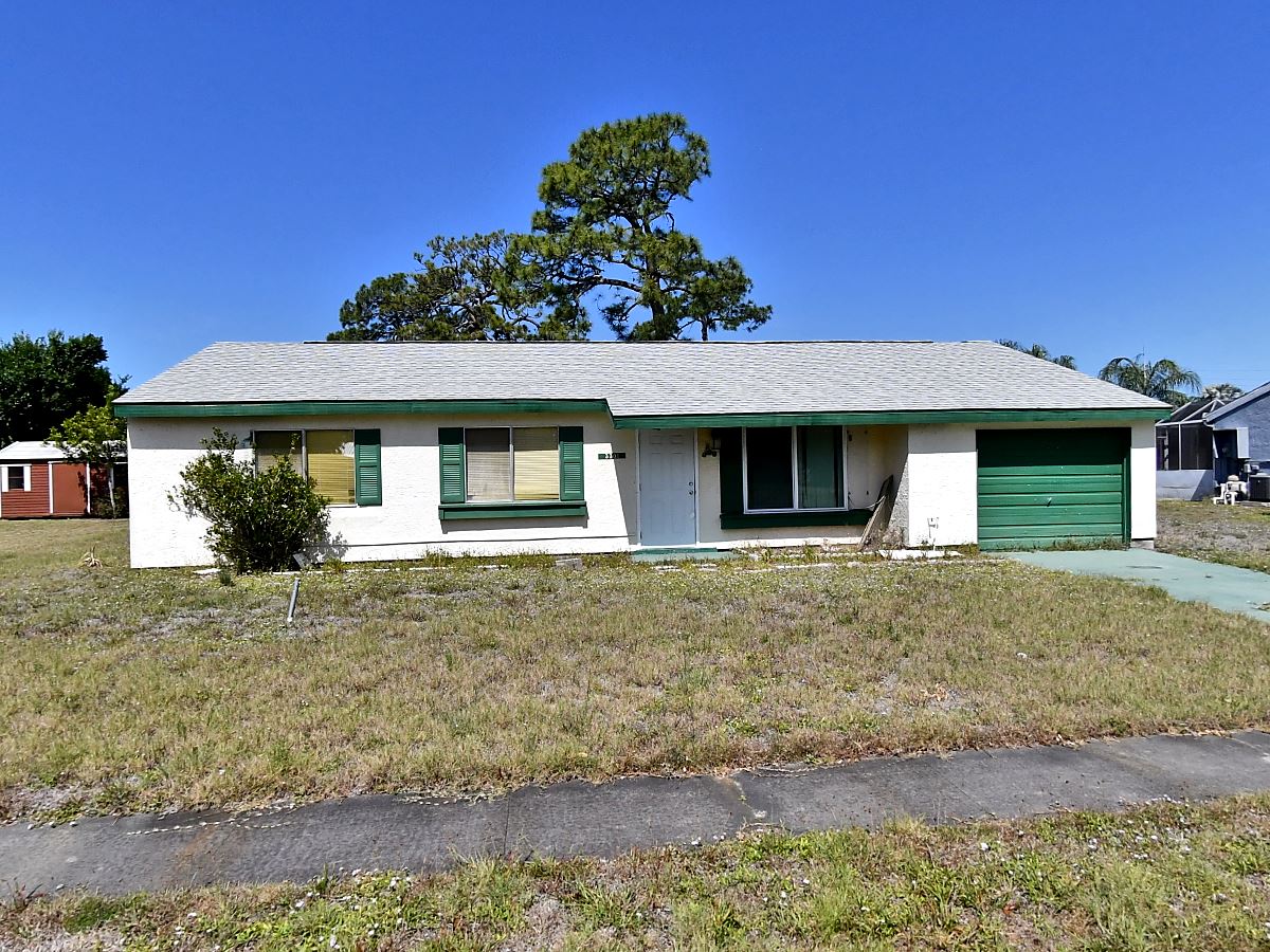 2-bed single family at 3301 NEKOOSA ST, Sarasota County FL — foreclosure auction