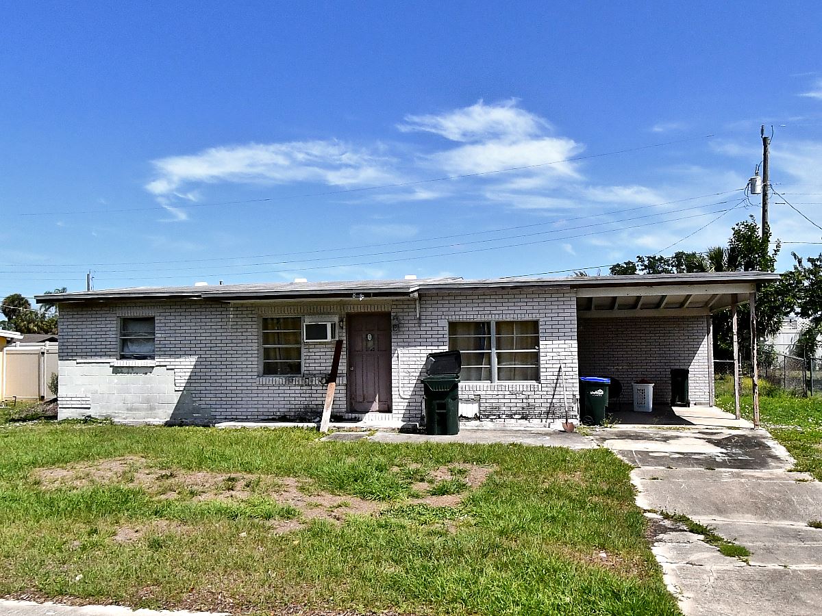2-bed single family at 8766 PORTO BELLO AVE, Sarasota County FL — foreclosure auction