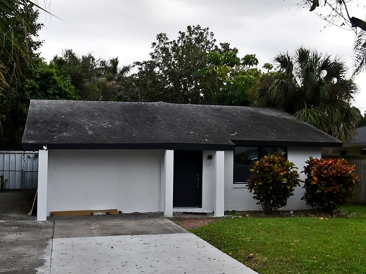 4-bed single family at 3524 CHAPEL DR, Sarasota County FL — foreclosure auction
