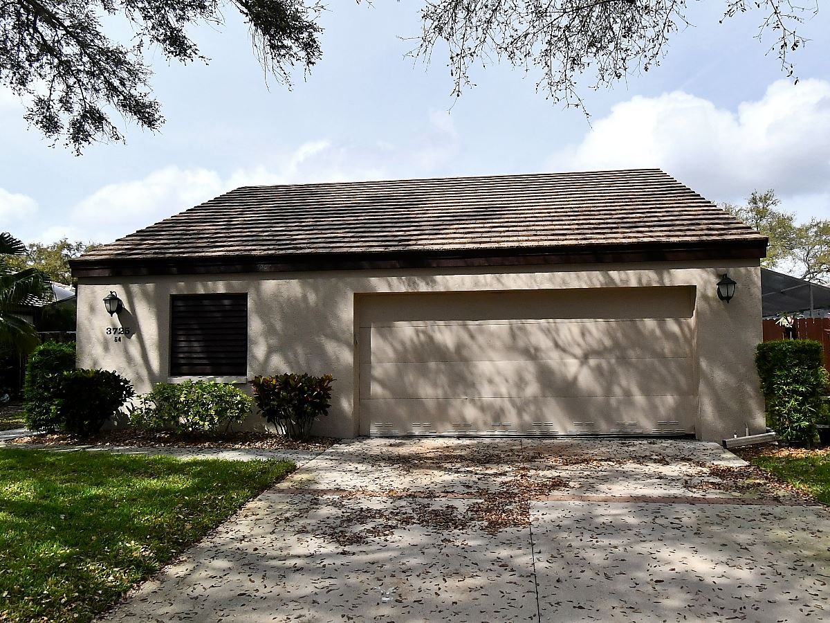2-bed single family at 3725 GLEN OAKS MANOR DR, Sarasota County FL — foreclosure auction