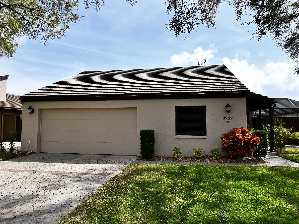 2-bed single family at 3752 GLEN OAKS MANOR DR, Sarasota County FL — foreclosure auction