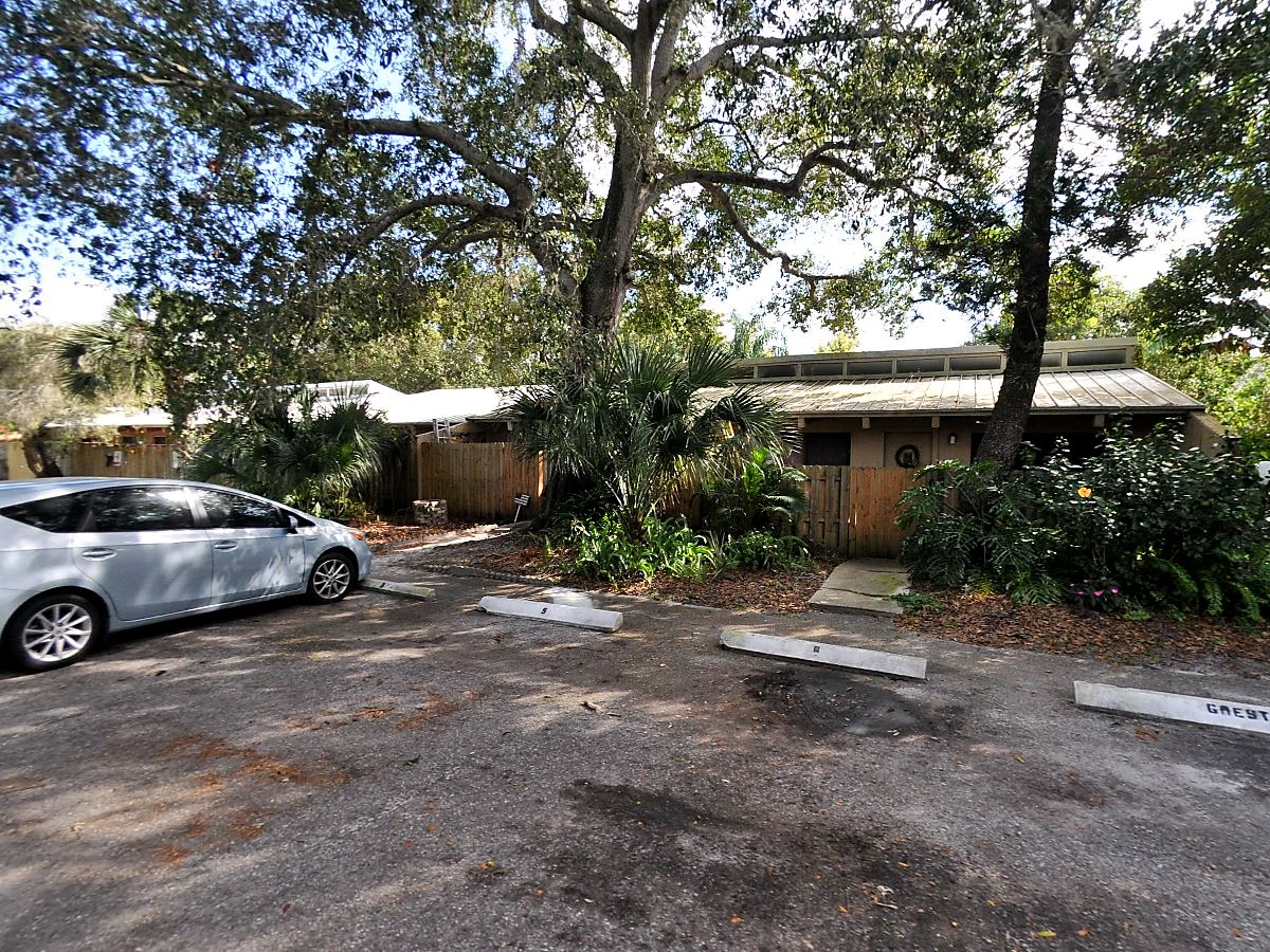 2-bed single family at 500 N JEFFERSON AVE 1 BLD F, Sarasota County FL — foreclosure auction