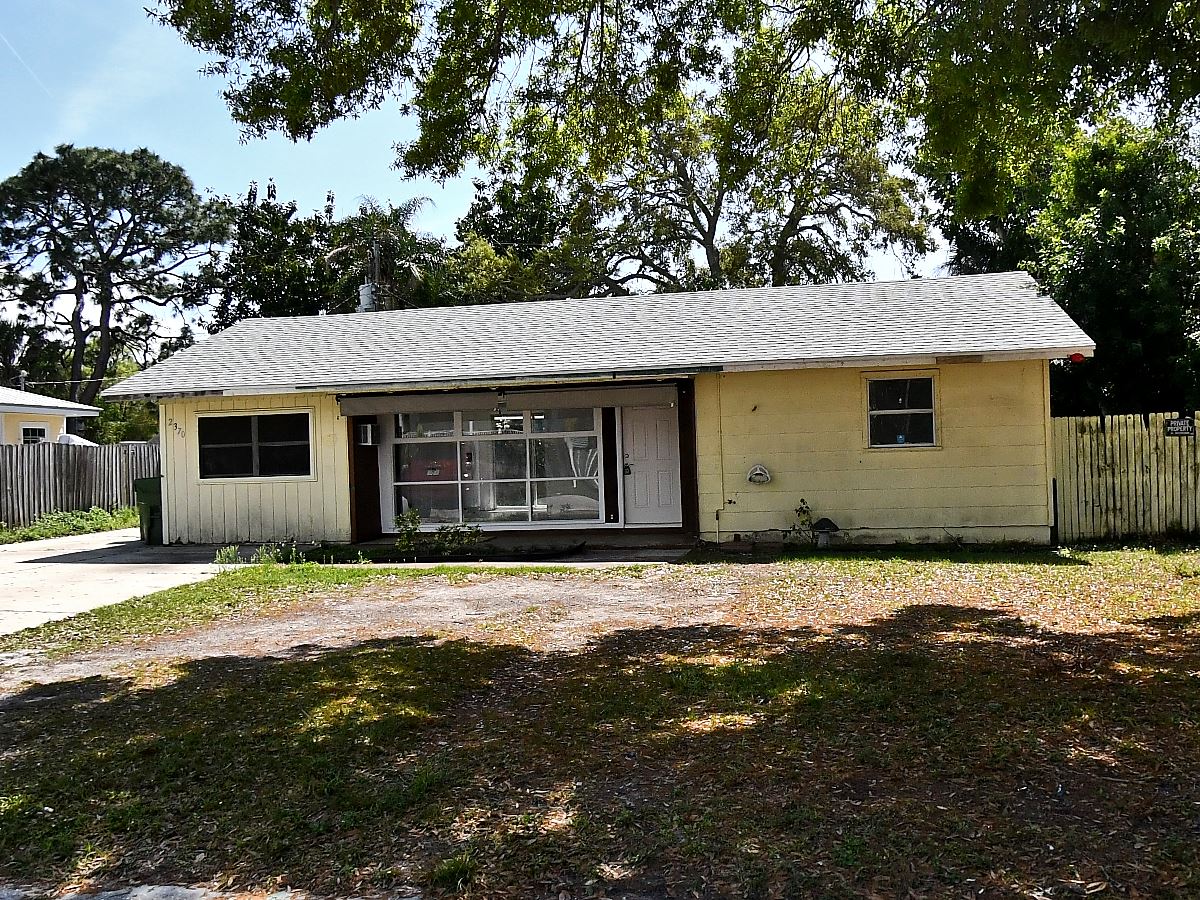 3-bed single family at 2370 BAHIA VISTA ST, Sarasota County FL — foreclosure auction