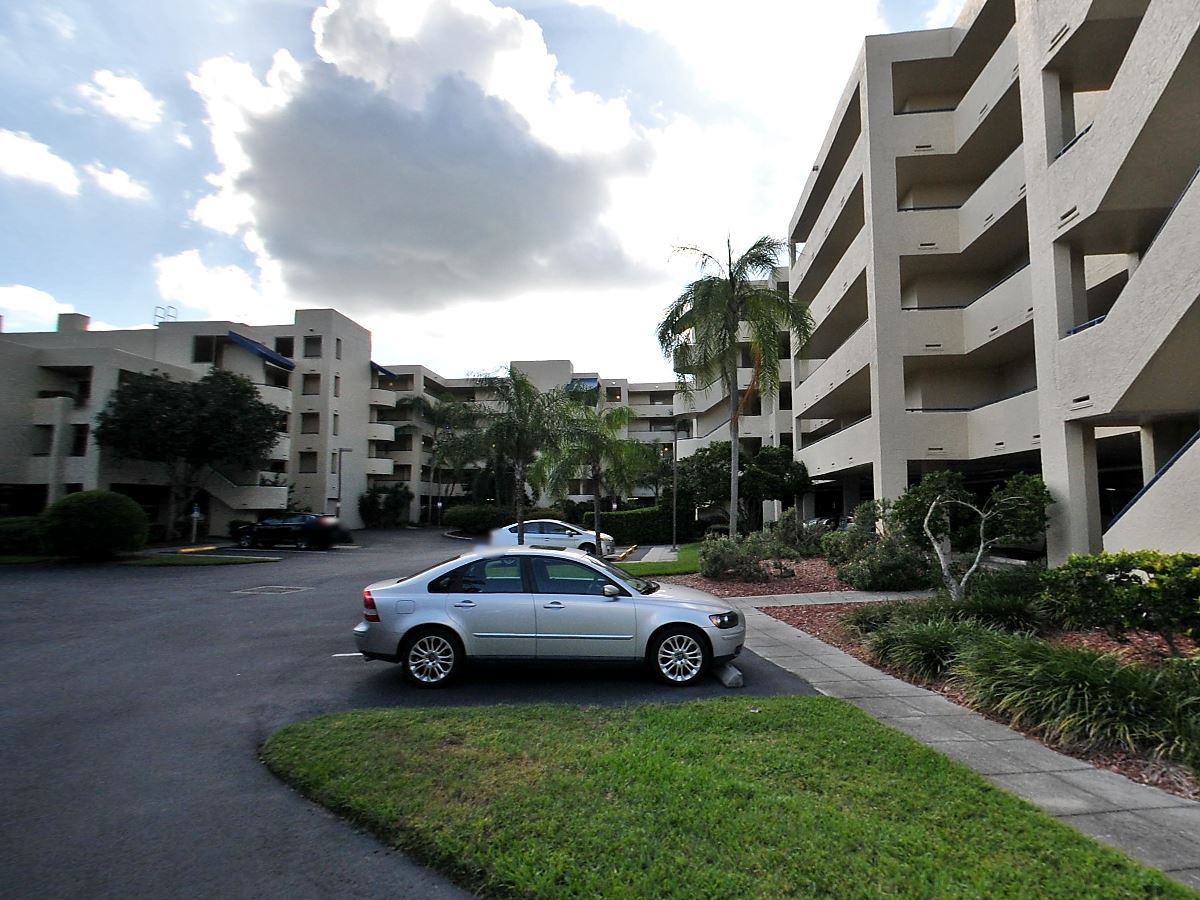 2-bed single family at 835 S OSPREY AVE 108 BLD 2, Sarasota County FL — foreclosure auction