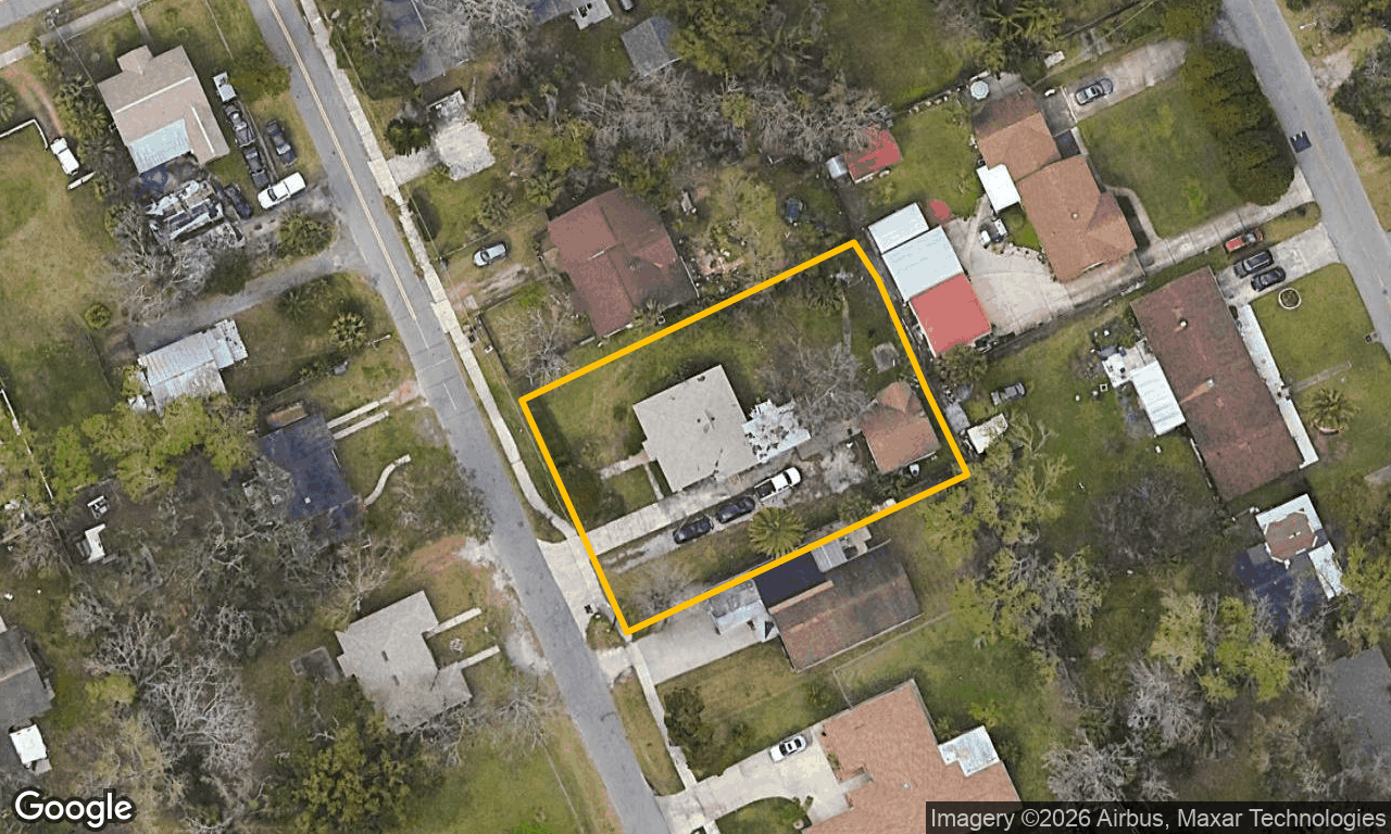 3-bed single family at 633 BYRON AVE & 631, Volusia County FL — foreclosure auction