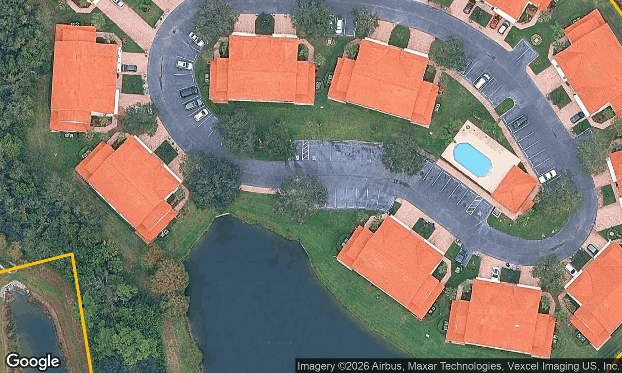 2-bed single family at 7261 FOUNTAIN PALM CIR, Manatee County FL — foreclosure auction